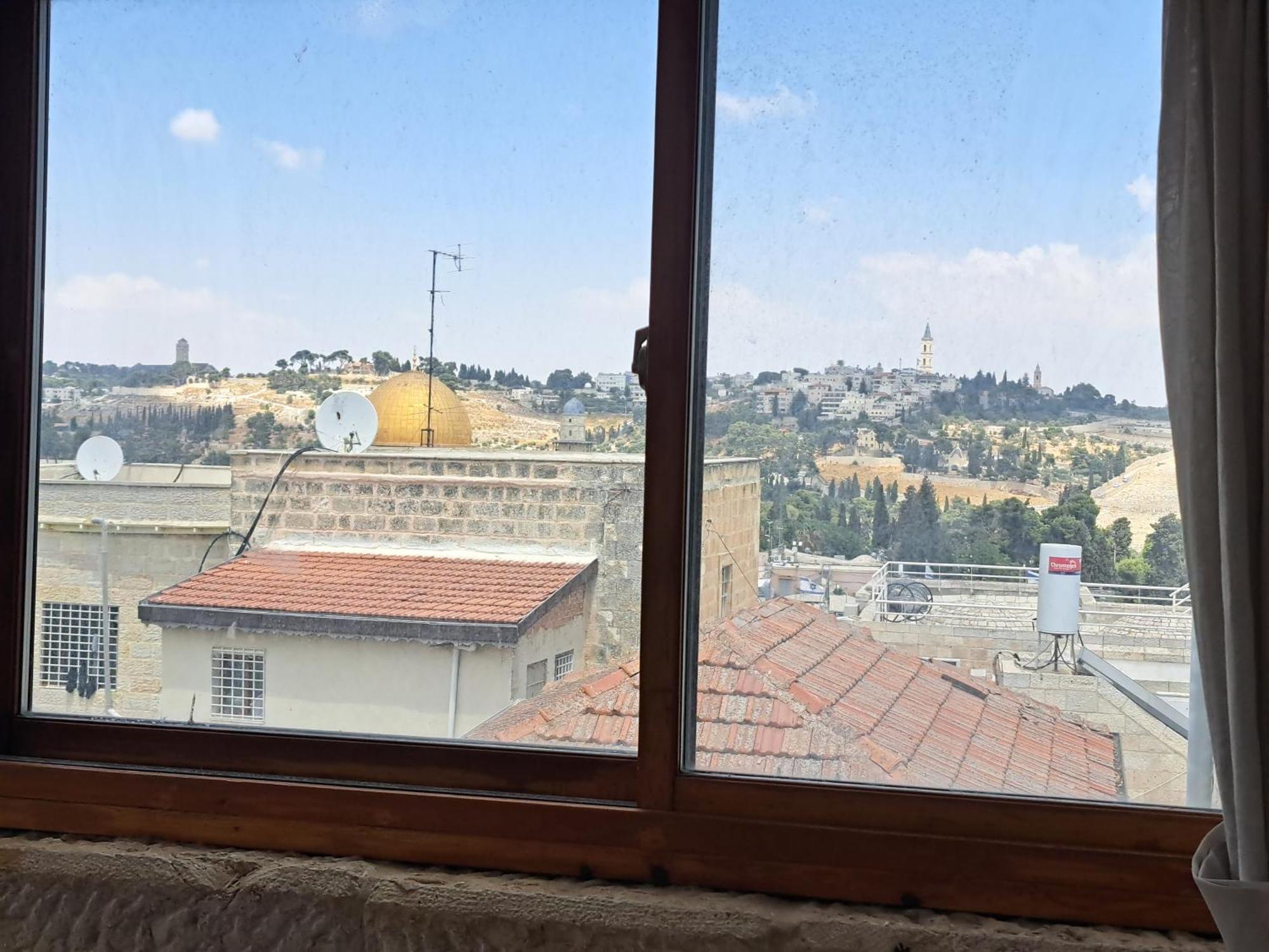 Into Jerusalem Heart Ngoại thất bức ảnh