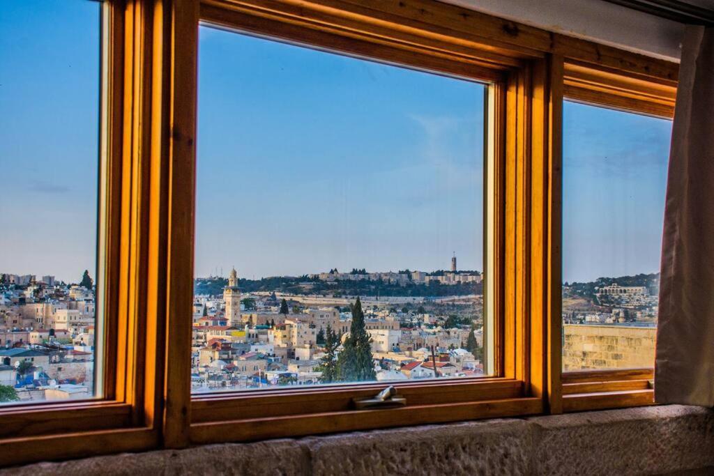 Into Jerusalem Heart Ngoại thất bức ảnh
