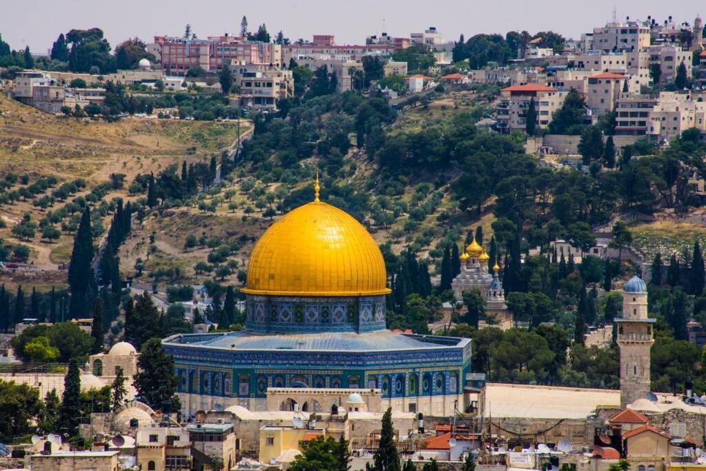 Into Jerusalem Heart Ngoại thất bức ảnh